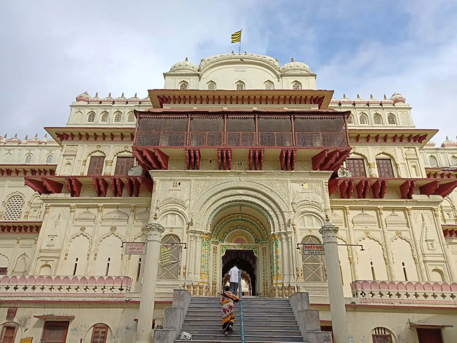 Pilgrimage to Kanak Bhawan: A Devotional Guide